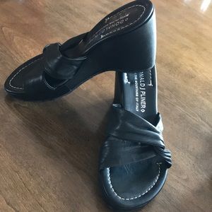 soft, leather Pliner’s, are a staple for the LBD.